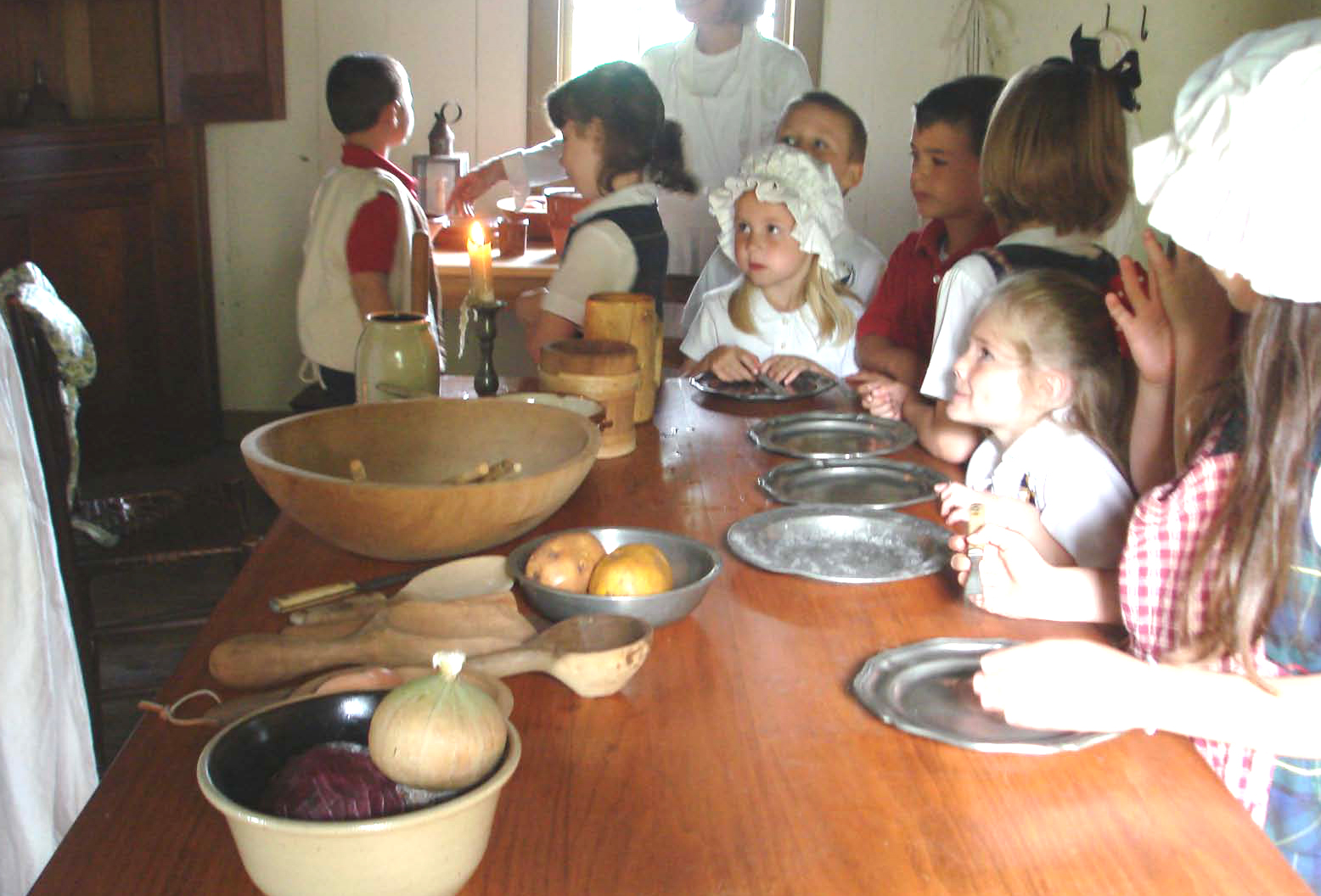 Kids in Kitchen Felts House fieldtrip, kitchen
