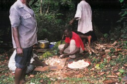 Food preparation at the Iyi Eke cave during the second visit