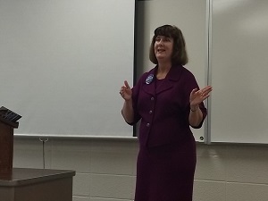 State representative candidate Patti Minter visits students
