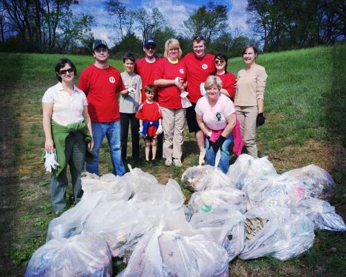 8 volunteers with bags filled with trash