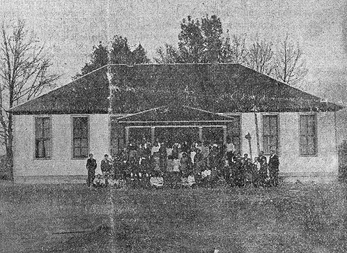 Along with Rich Pond and Woodburn, Boyce was one of the first consolidated schools in Warren County. Interested citizens of the Boyce community worked to make the school possible. The first school term at Boyce opened July 1915. (Courtesy of Library Special Collections, WKU)