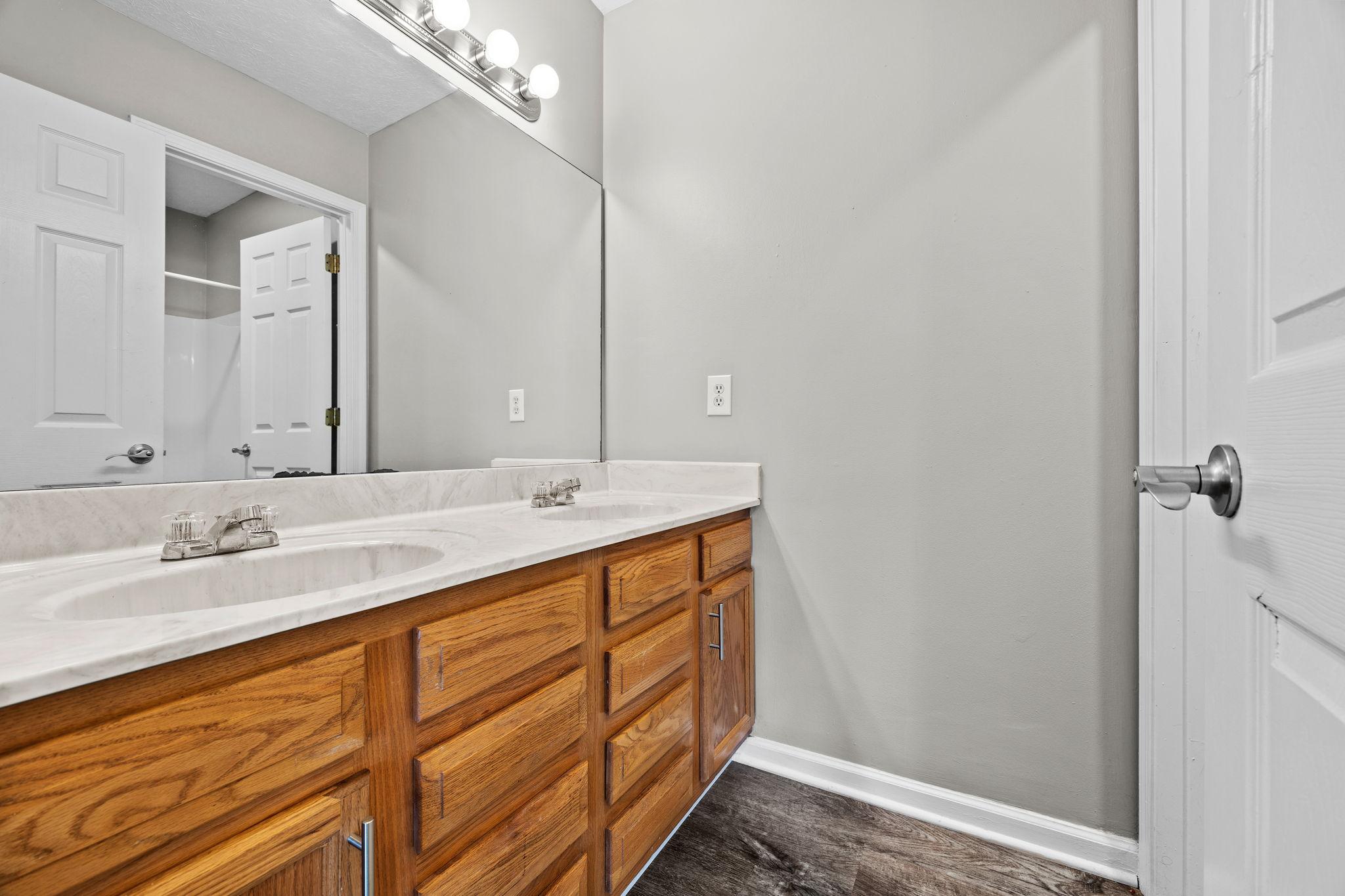 Campus Flats bathroom