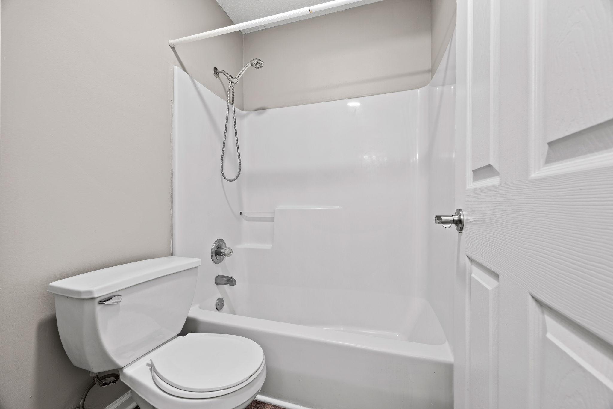 Campus Flats bathroom