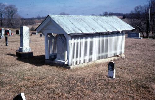 Gravehouse, Neal Cemetery, Flippin, Kentucky (MS95)