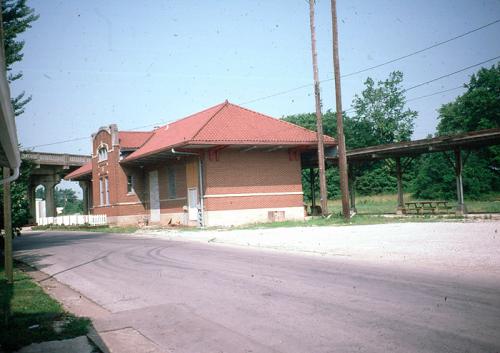 Old Train Station Russellville, KY (Bu246)