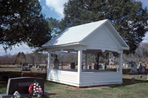 Gravehouse, Wolf River Cemetery Pall Mall, TN (MS97)