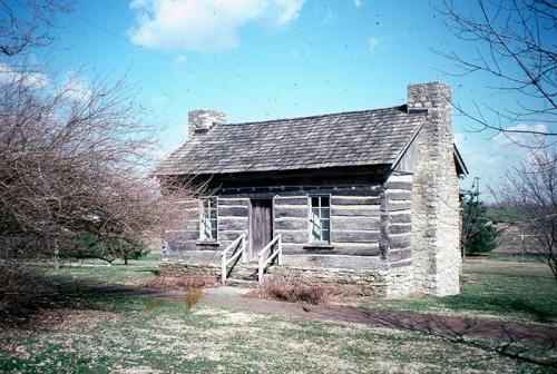 Log Cabin Lexington, KY (Bu243)