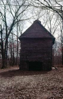 Log Tobacco Barn Murray, KY (Bn38)