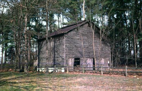 Tobacco Barn, Weather Boarded Hazel, KY (Bn40)