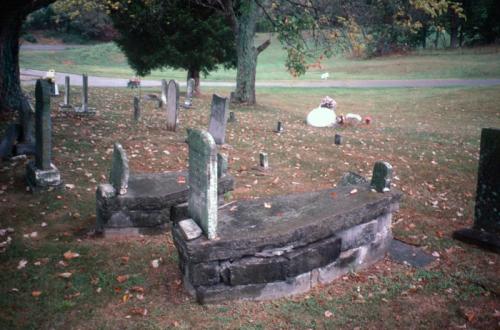 Coffin Box with End Stones, Davis Chapel, Albany, KY (MS179)