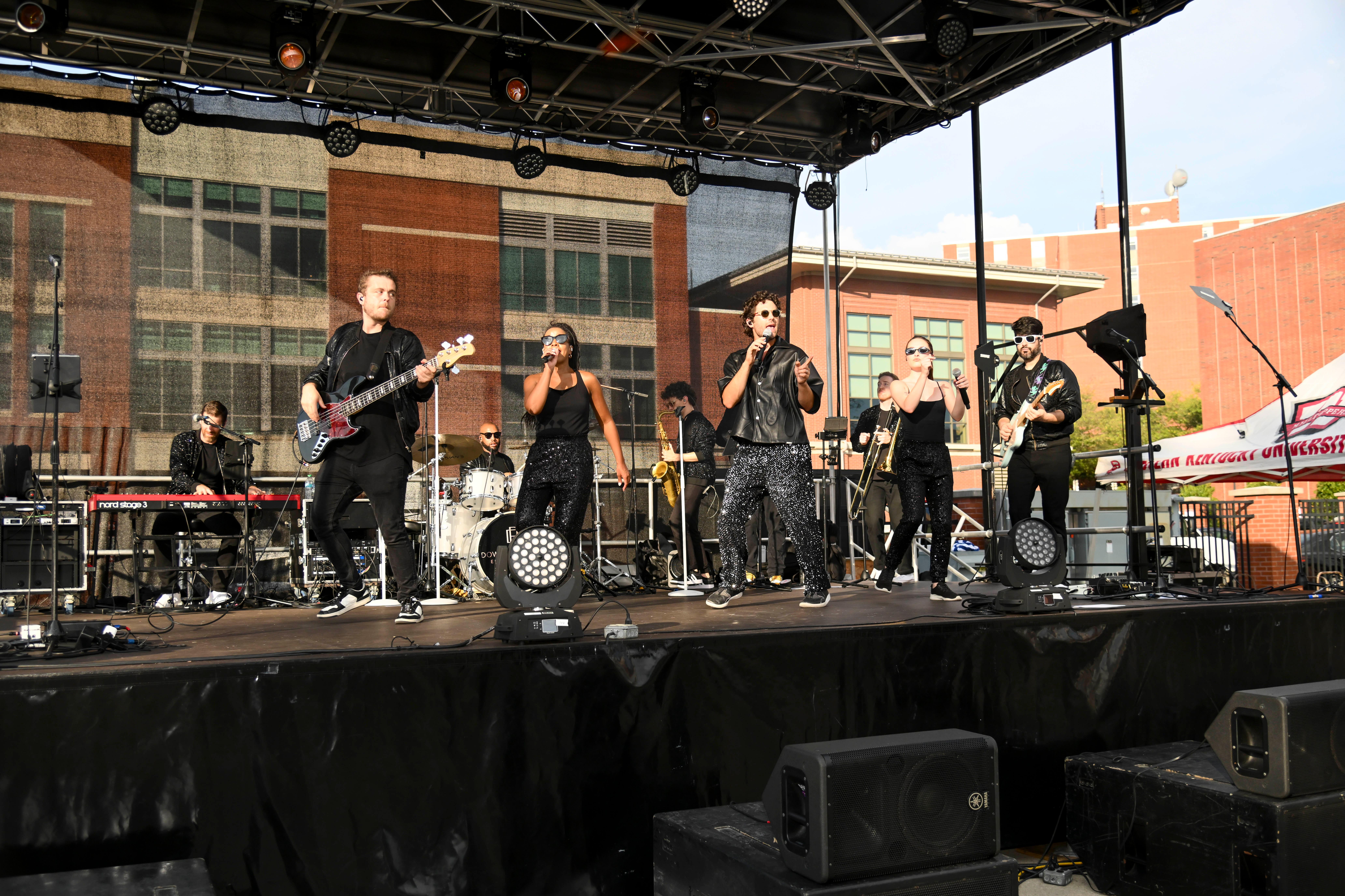 Live musicians playing music at Topper Fest