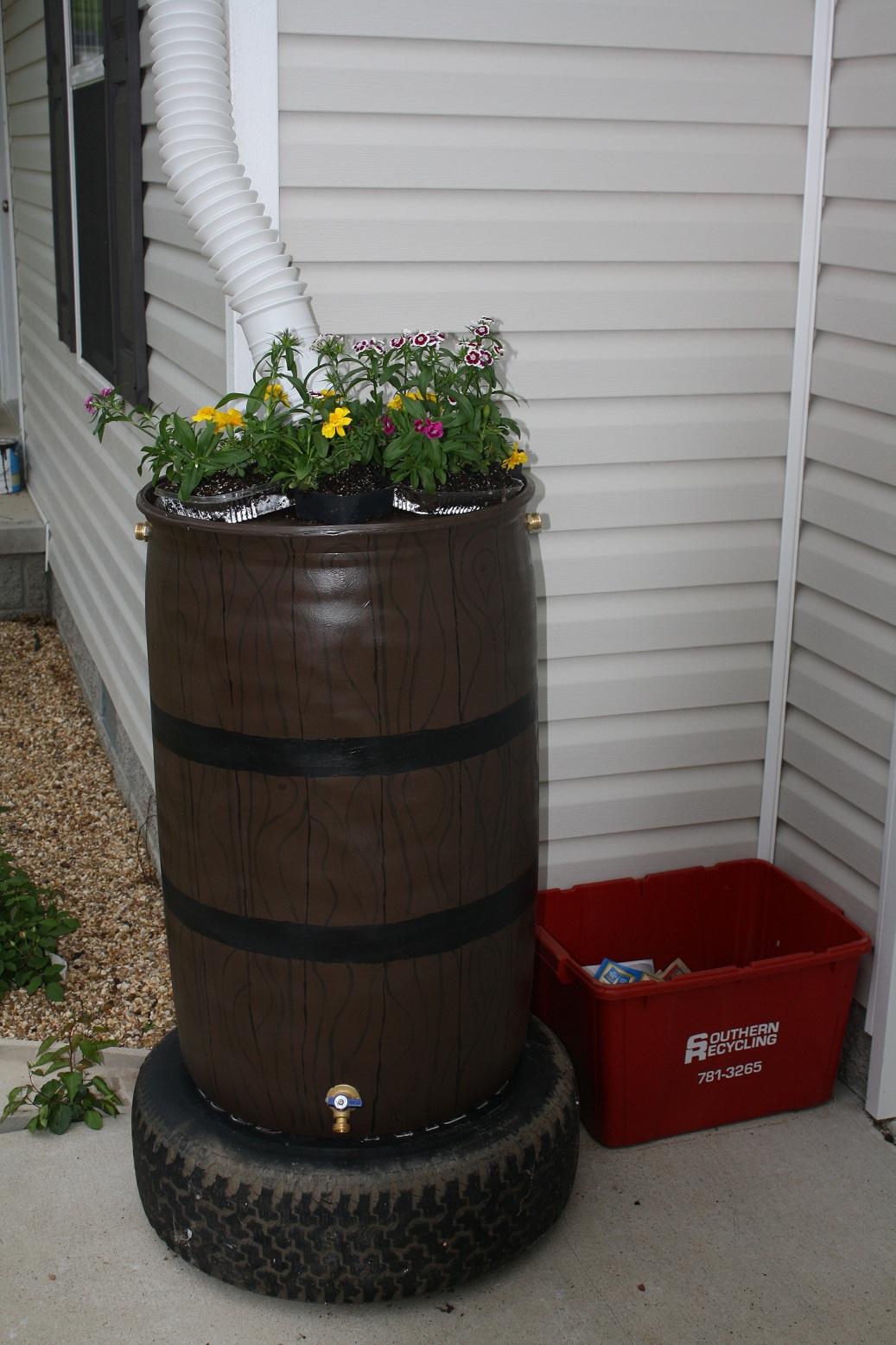 Old fashioned painted barrel rainbarrel3